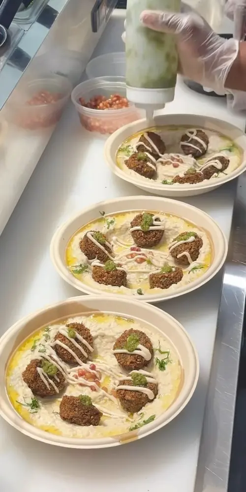 Lunch Rush Vibes 🍴 We prep everything in the morning so we are able to serve you fresh food, quickly