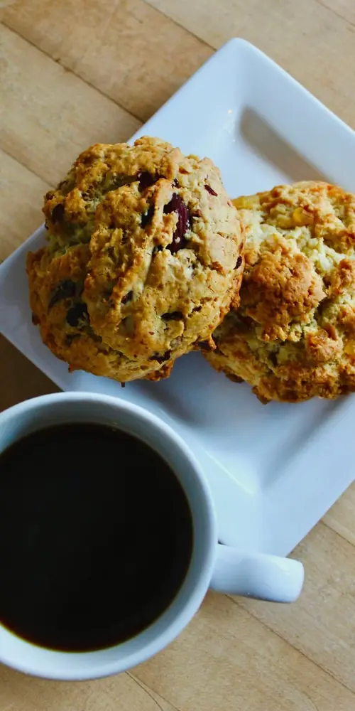 👀🍋 Our Lemon Ginger and Cranberry Almond Scones are lookin' fine!
#scones #augustfirstvt #eatver