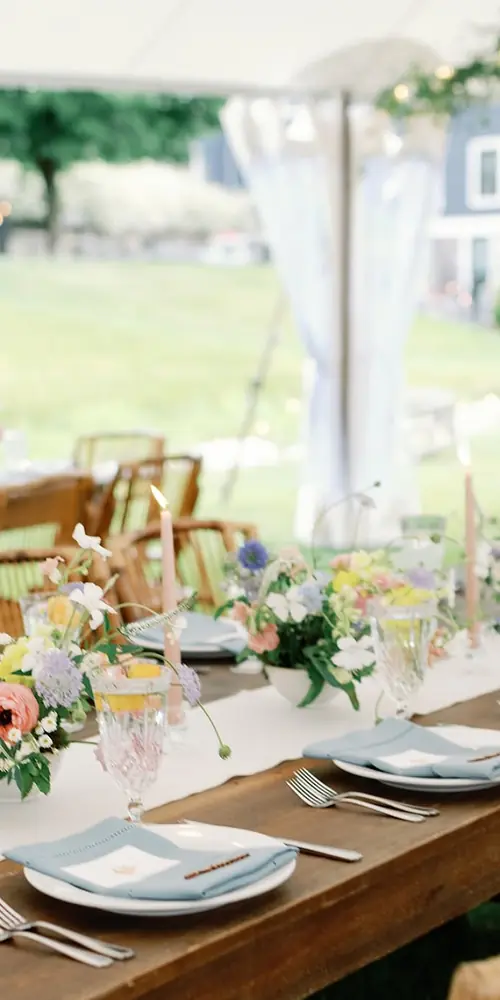 Reflecting back on these vibes from this past wedding season! Swoon worthy pastel flowers that are s
