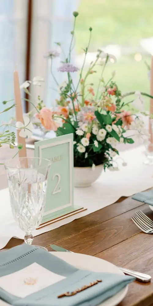 Reflecting back on these vibes from this past wedding season! Swoon worthy pastel flowers that are s