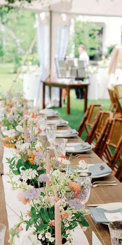 Reflecting back on these vibes from this past wedding season! Swoon worthy pastel flowers that are s