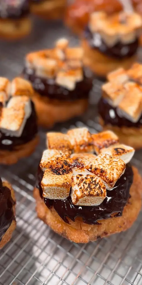 Open 8-1pm with a counter full of delicious treats! Do not forget, daily from 12-1 if you spend $5 y