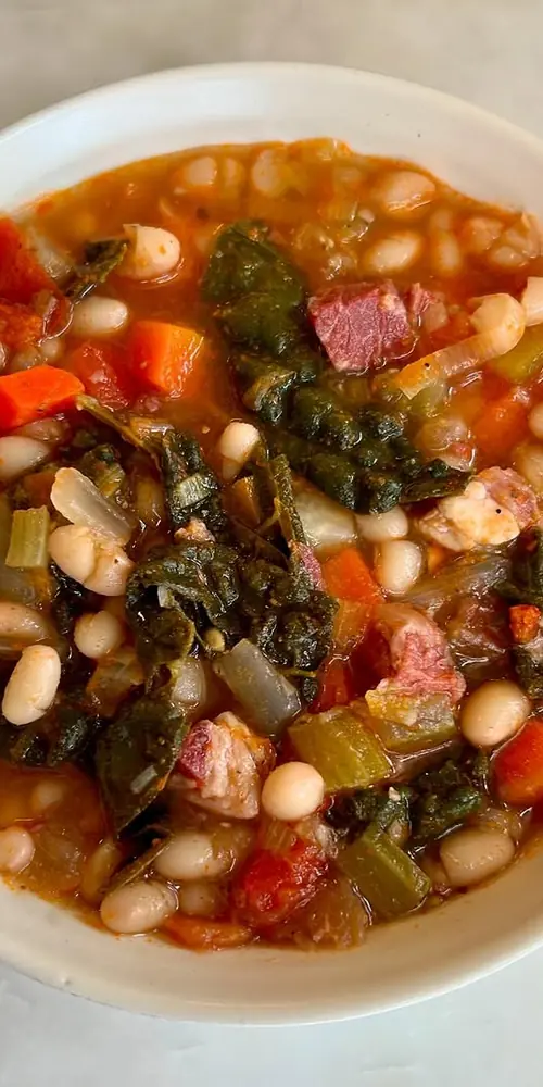 MLC Minestrone!! 🥣 Smoked brisket, beans & veggies. Perfect, nourishing dinner on this cold winter d