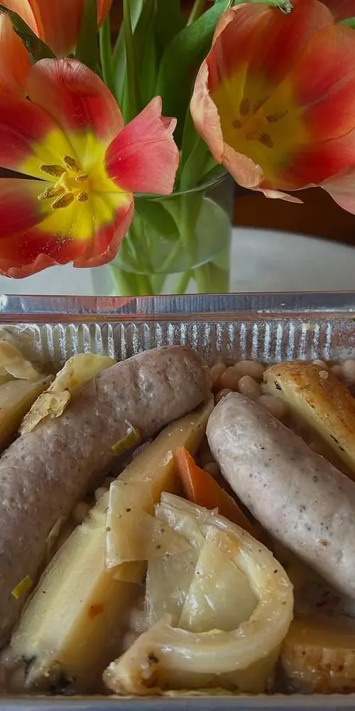 This week’s ’heat & eat’ entree, maple beans & sausage! @5thquartervt sausage & heirloom beans with
