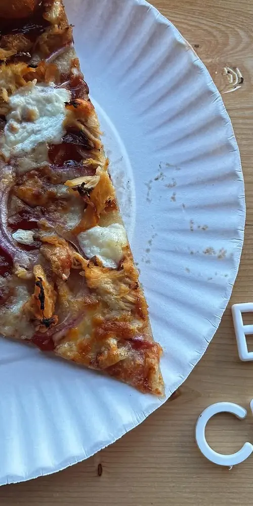 BBQ Chicken is on the menu 🥵🔥🍕. BBQ Chicken, Sliced Red Onion, Mozzarella Cheese 🤌 #winooskipizza #d