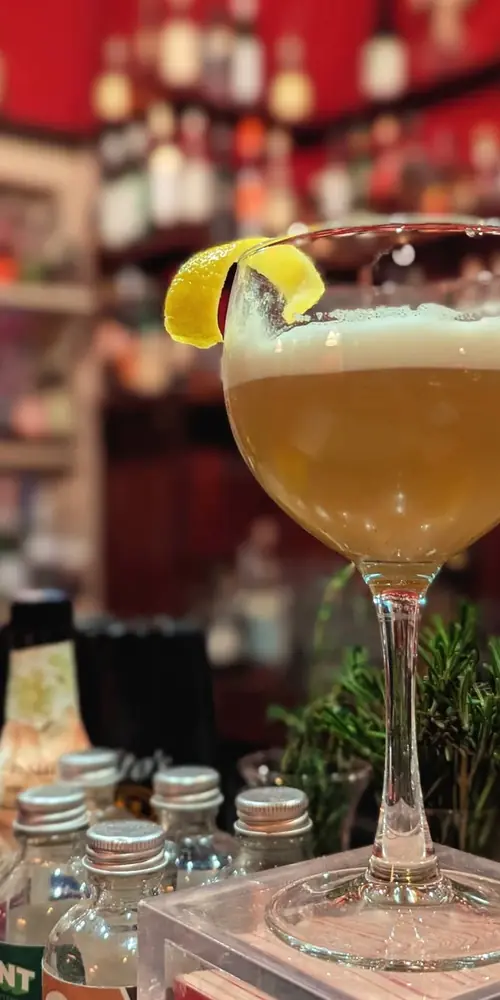 The Molly Coddle:
@barrhillgin Tom Cat Gin
pear cognac
cardamom simple
@theyuzuco super juice
egg