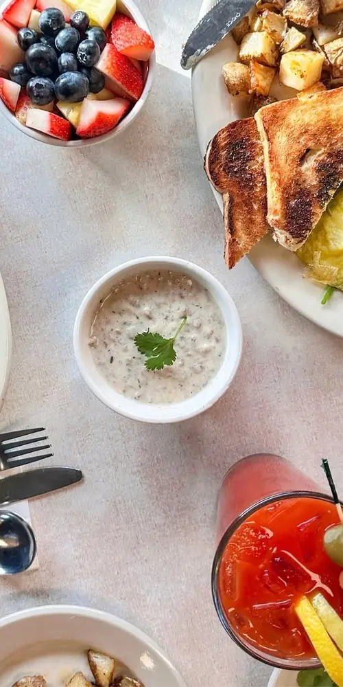 Nothing says comfort like good food, good vibes, and diner favorites made with locally sourced ingre