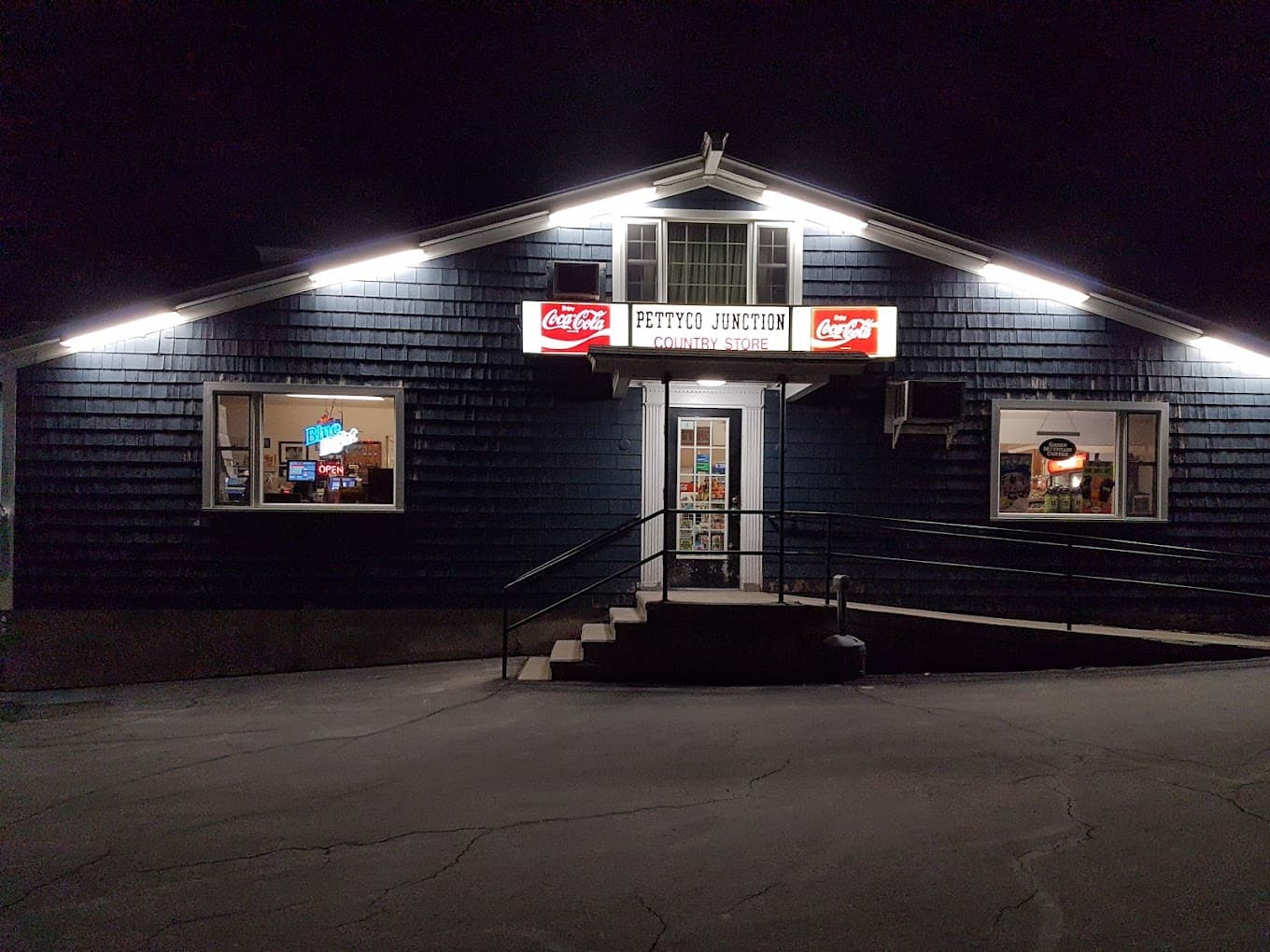 Pettyco Junction Country Store