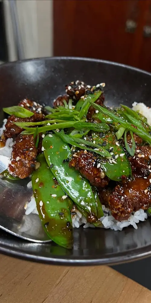Beef & Snow Peas 😘 Open at 5:30pm.