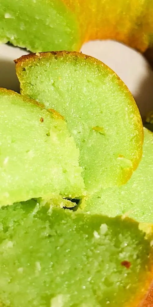 We have been spending time curating some tasty Vietnamese Sweets/Desserts for your taste buds to try