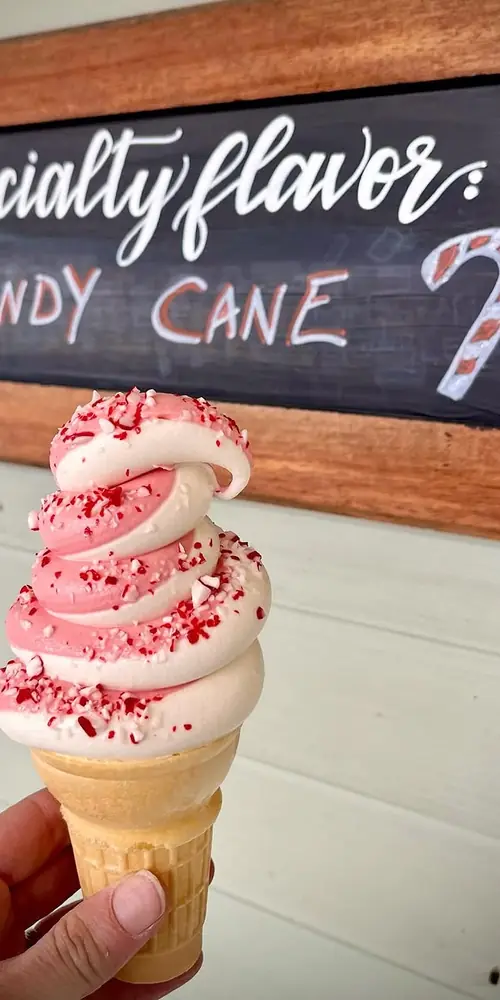 Who says you can’t have a Creemee in December!?? Come give it a try! 🎄🍦😋