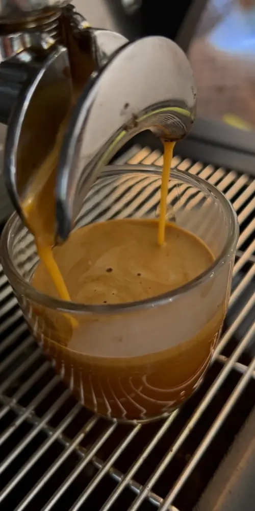 Macchiato in action, baby 😎☕️
#espresso #macchiato #coffeeculture