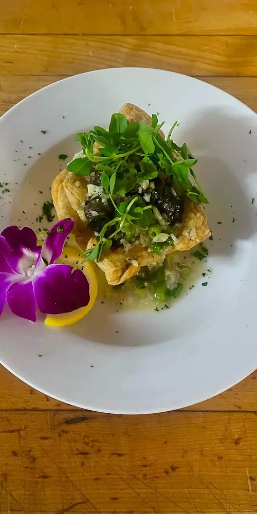 Our appetizer special for tonight!
Escargot sautéed in garlic butter and herbs over a puff pastry t