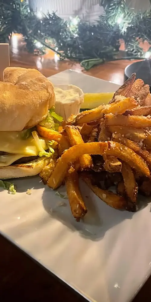 It’s BURGER NIGHT! 🍔🍔
$5 off all our burgers and sandwiches every Wednesday 5-9pm!