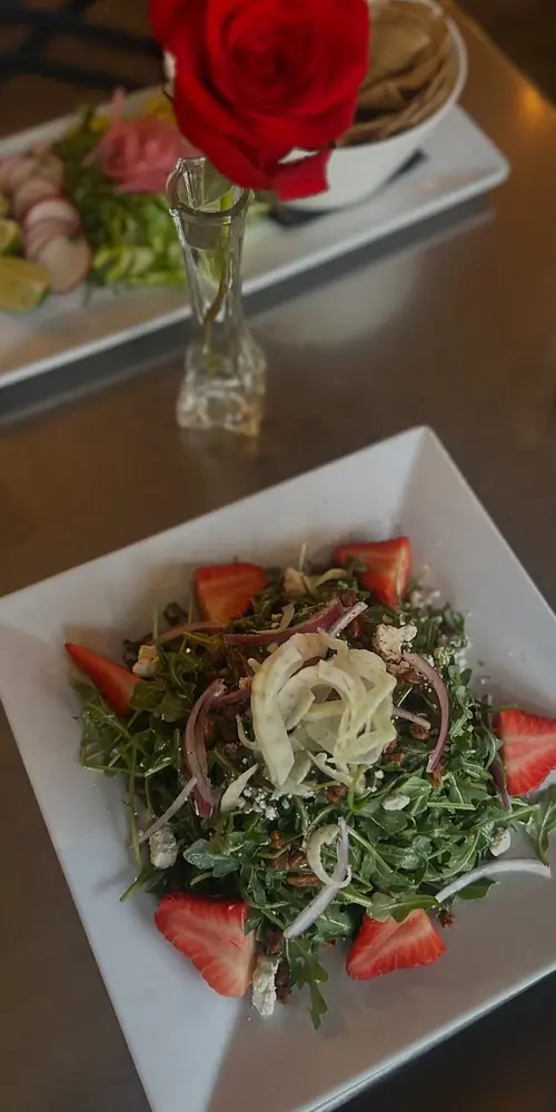 We’re running these specials all weekend, get them while you can! 🌹❤️
🍓Strawberry Miso Salad - VT c