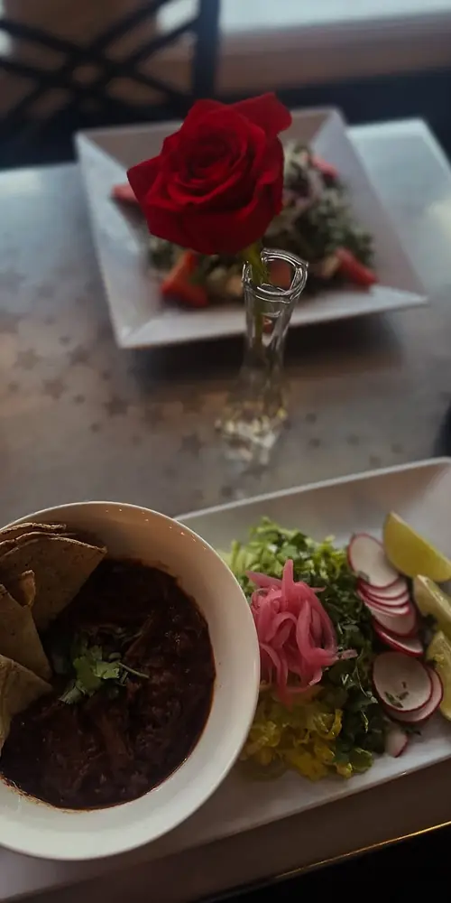 We’re running these specials all weekend, get them while you can! 🌹❤️
🍓Strawberry Miso Salad - VT c