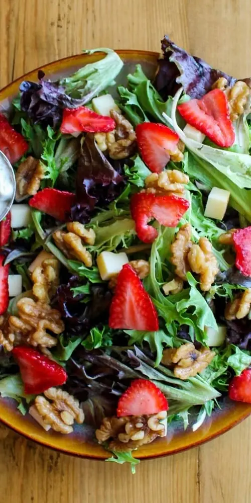 A salad that’s as good for your body as it is for your Instagram feed 🥗🍓
The Vermonter Salad: Henry