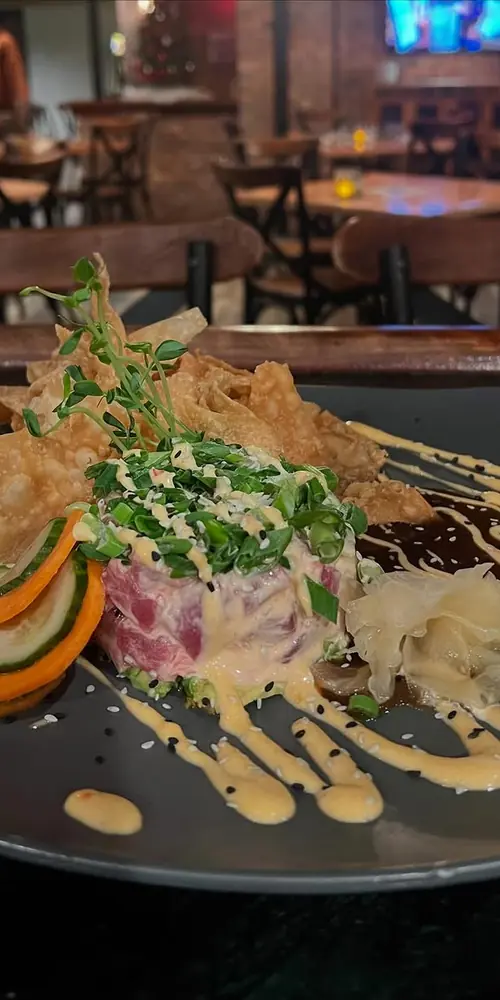 Tuna Tartare anyone? 🤤
Open ‘til 9pm tonight! Stop in for some apps and a cocktail + live music wit