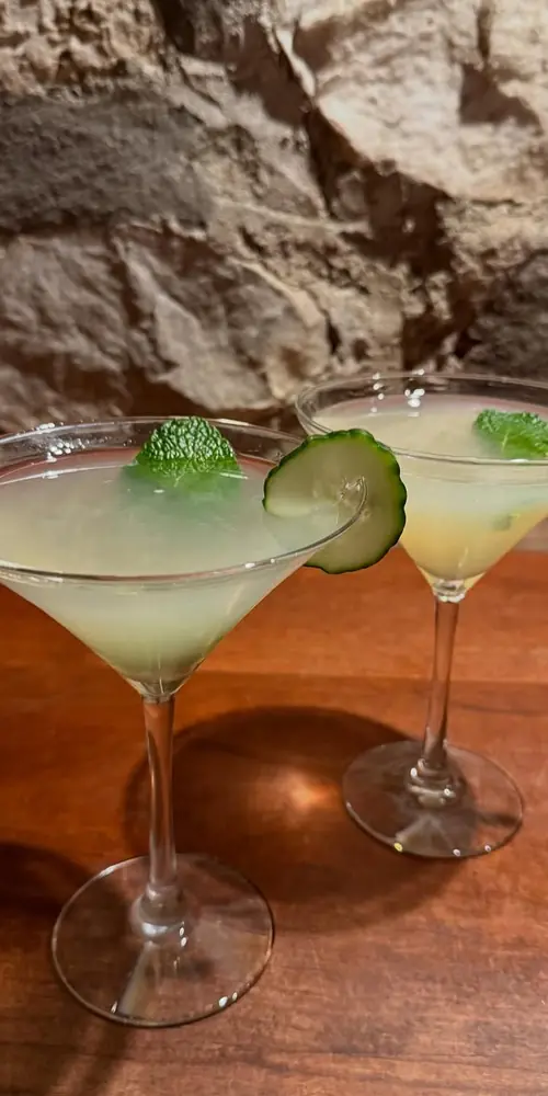 Mint to be 💚
2 is always better than 1! Who are you drinking Cucumber Mint Gimlets with tonight?
O