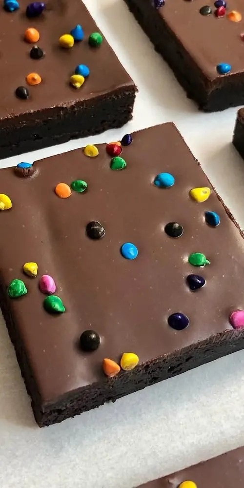 Nostalgic brownies, our version of a childhood favorite ✨fudgy brownie with chocolate ganache and ca