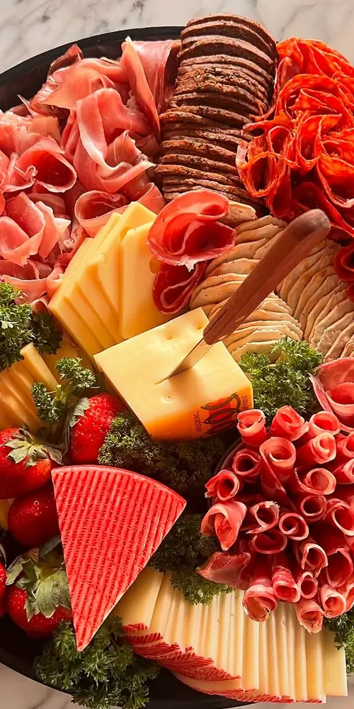 One of several cute lil charcuterie platters for a party last month ☻